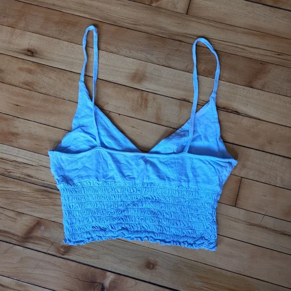 Light blue stretchy crop top with bleach stains - Picture 2 of 3